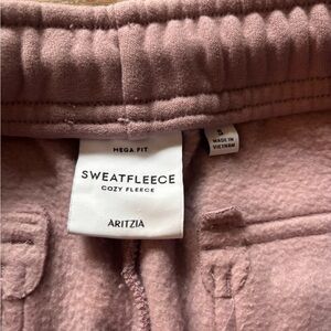 Aritzia sweatfleece soft mauve cargo pants. Never worn size small.